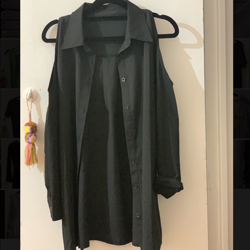 Long sleeve cut out shoulder top